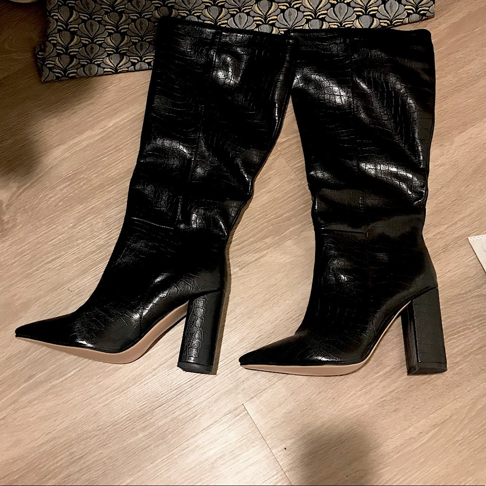 New crocodile print black heeled boots